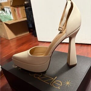 Shoe Dazzle Cream Platform Heels